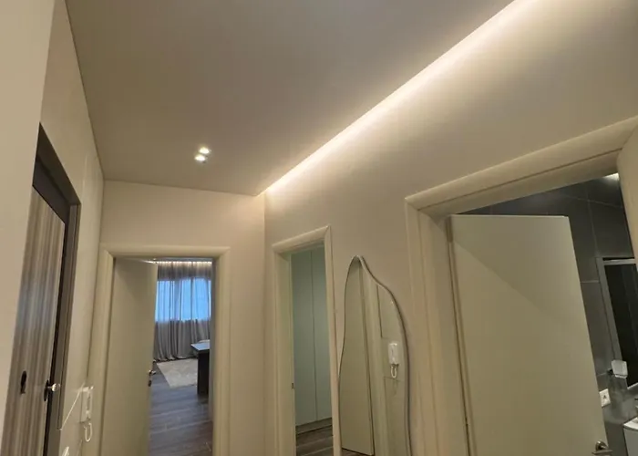 At New Bazaar * ティラナ