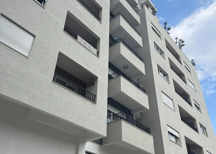 At New Bazaar アパート ティラナ